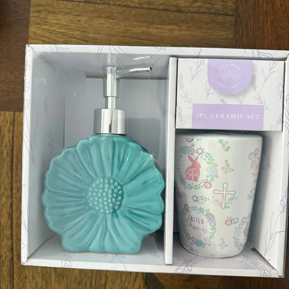 NWT Set Floral Ceramic dispenser lotion plum + toothbrush holder